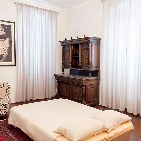 At The Theatre Apartamento Rijeka